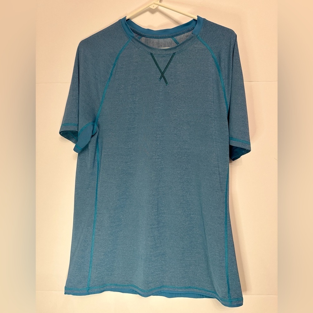 Lululemon Men’s Teal Training Running Gym Shirt Est Large 21x29 Small Hole